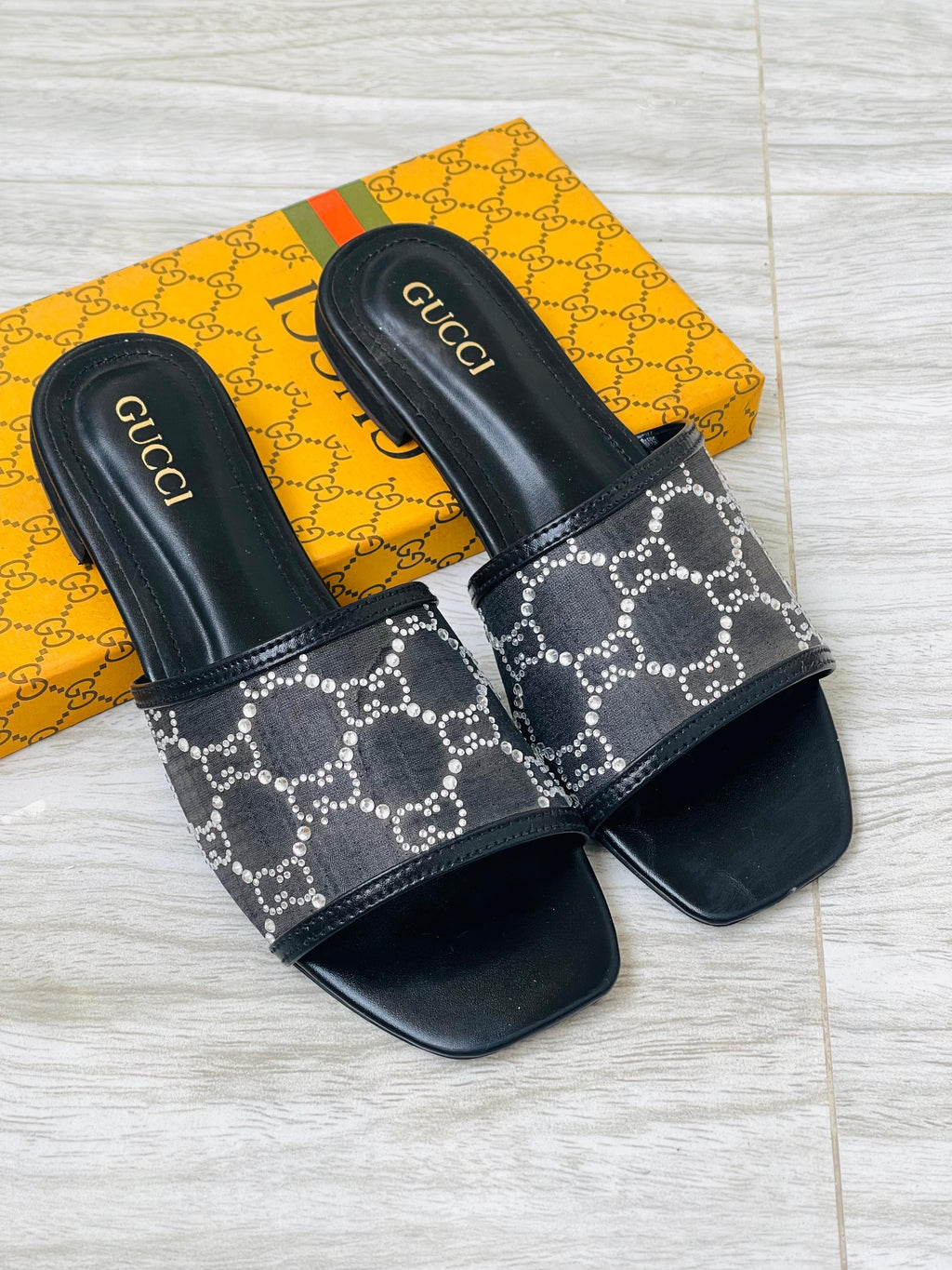 GUCCI SLIDES