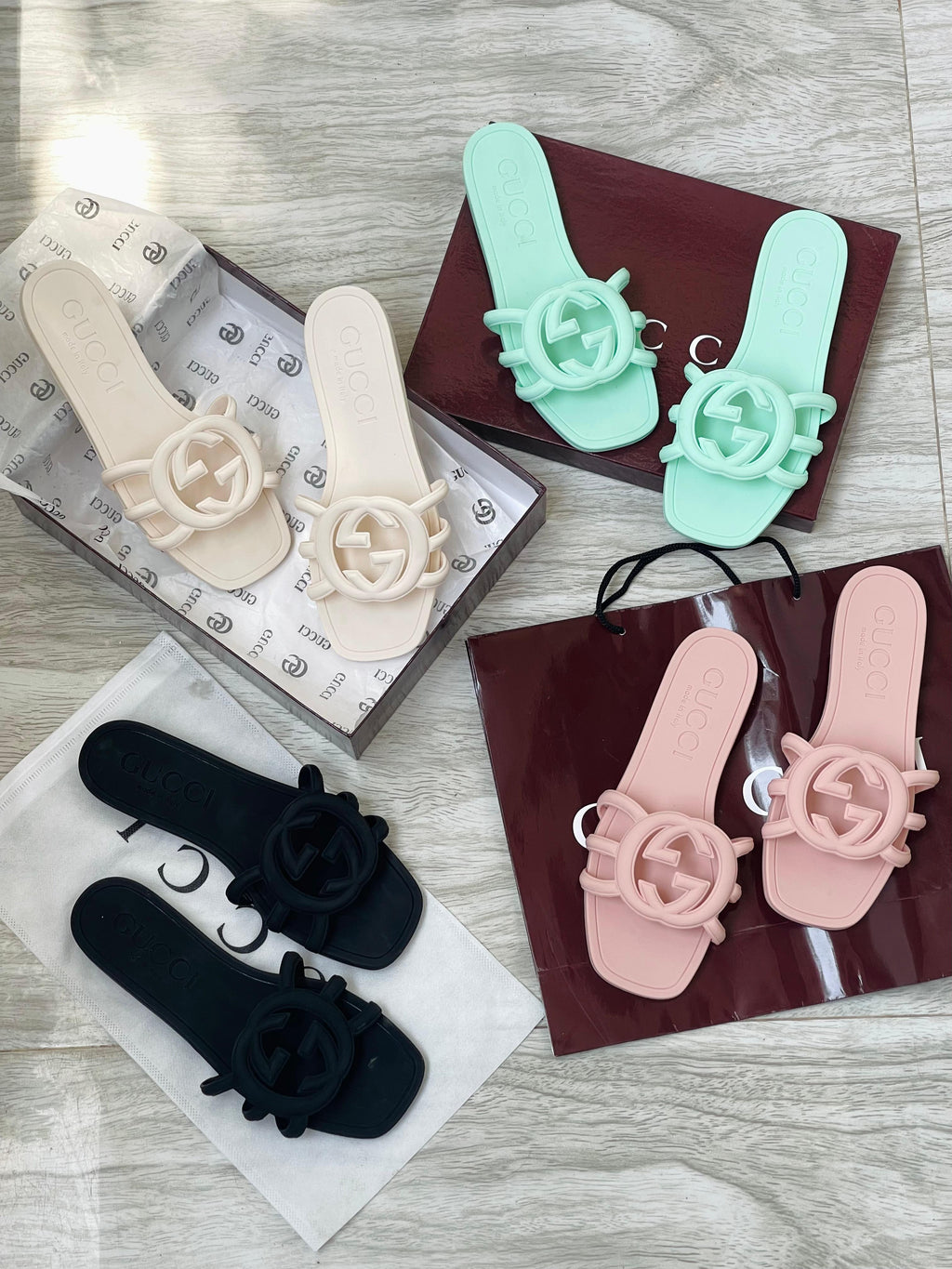 GUCCI GG JELLY SLIDES