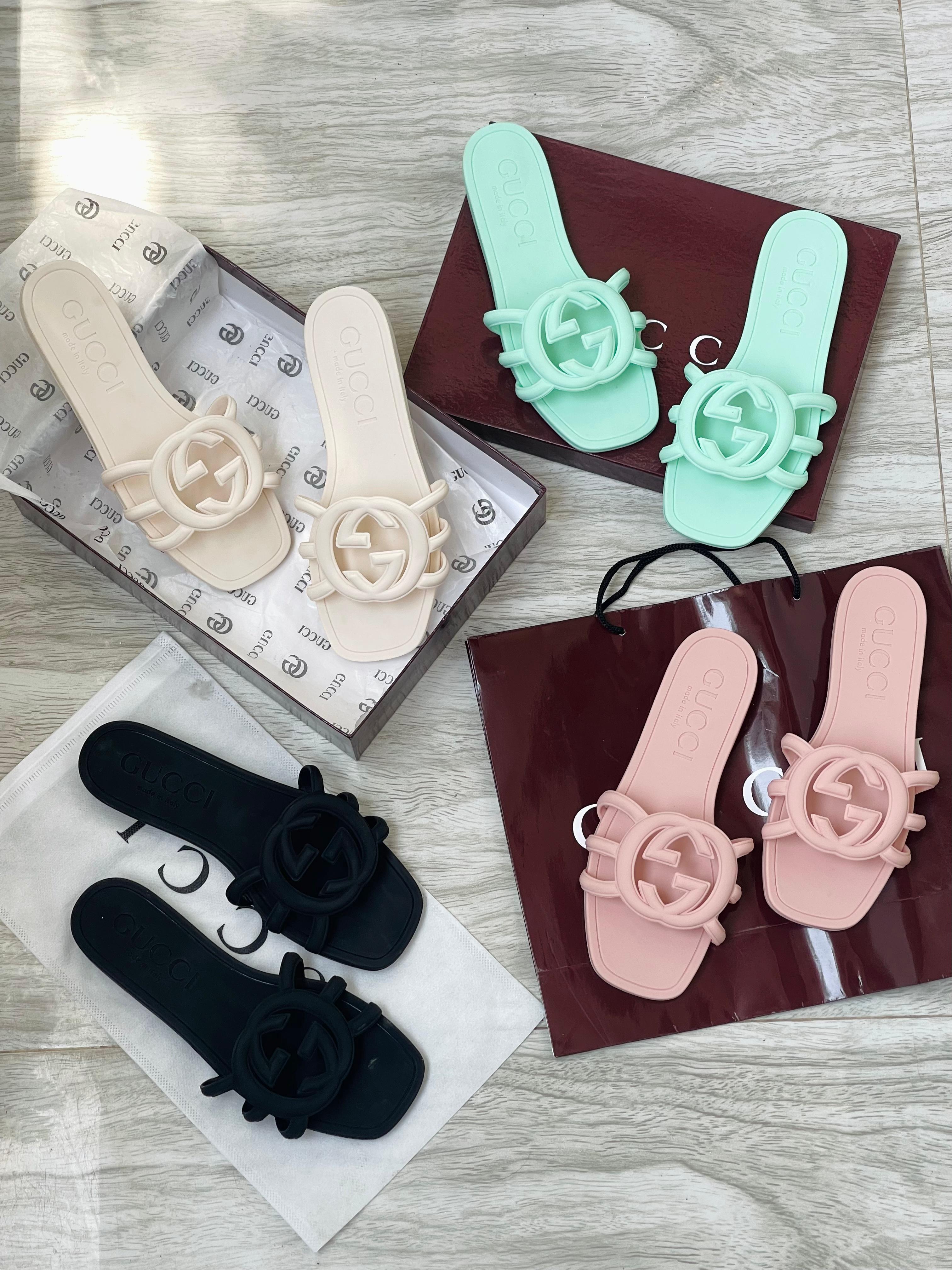 GUCCI GG JELLY SLIDES