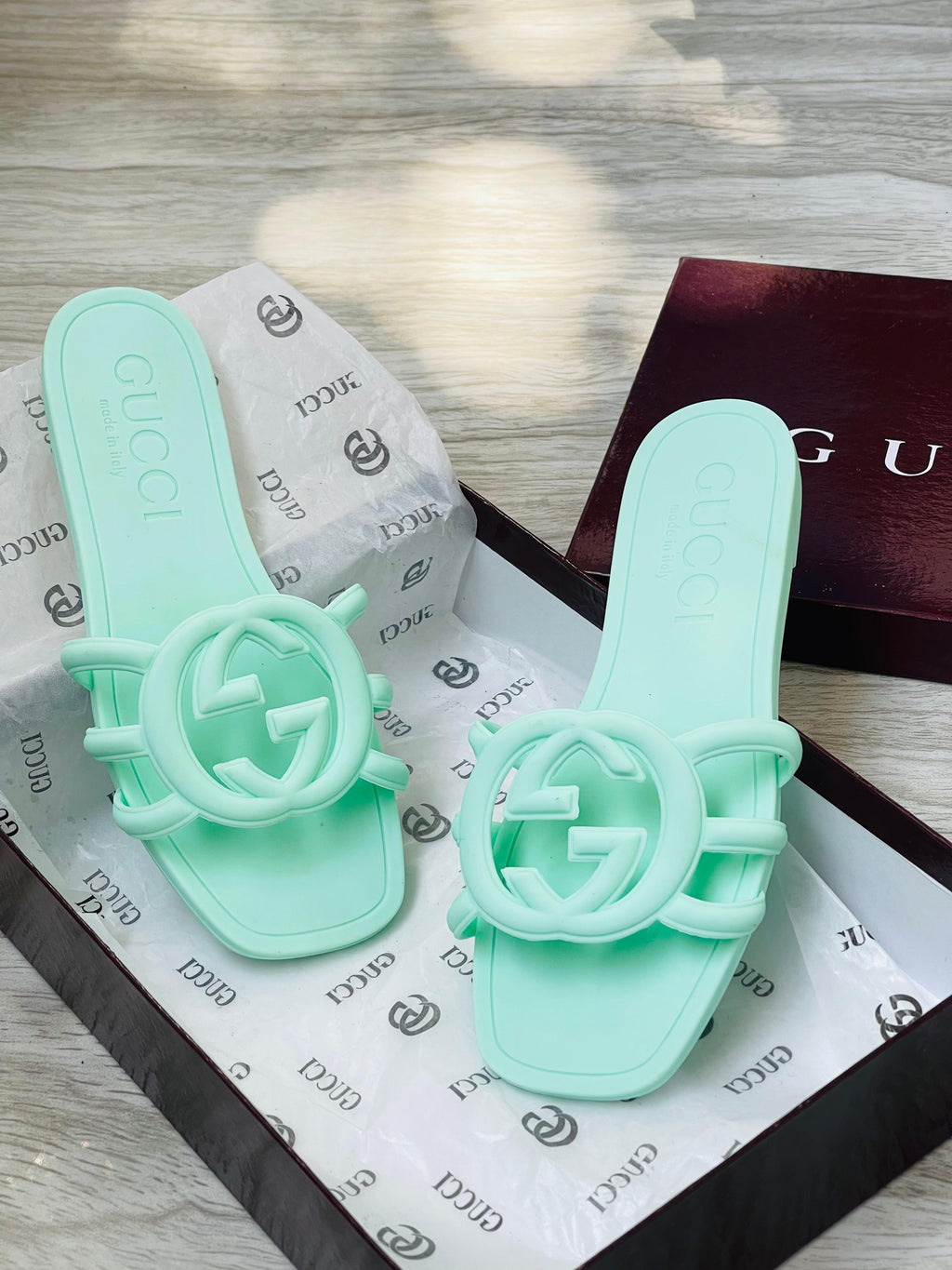 GUCCI GG JELLY SLIDES