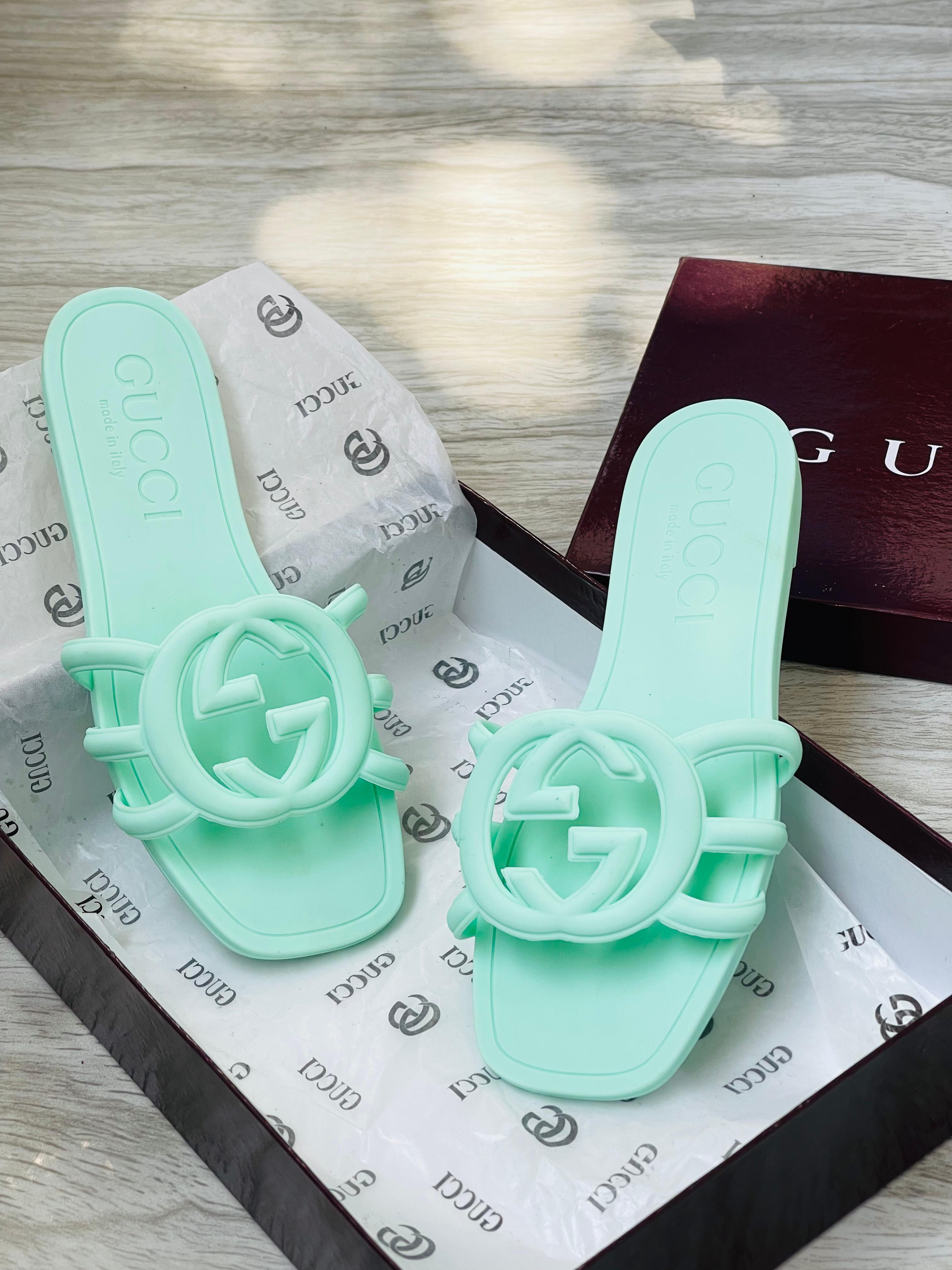GUCCI GG JELLY SLIDES