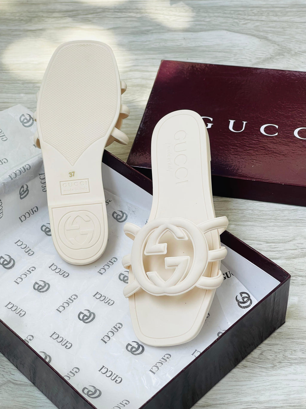 GUCCI GG JELLY SLIDES